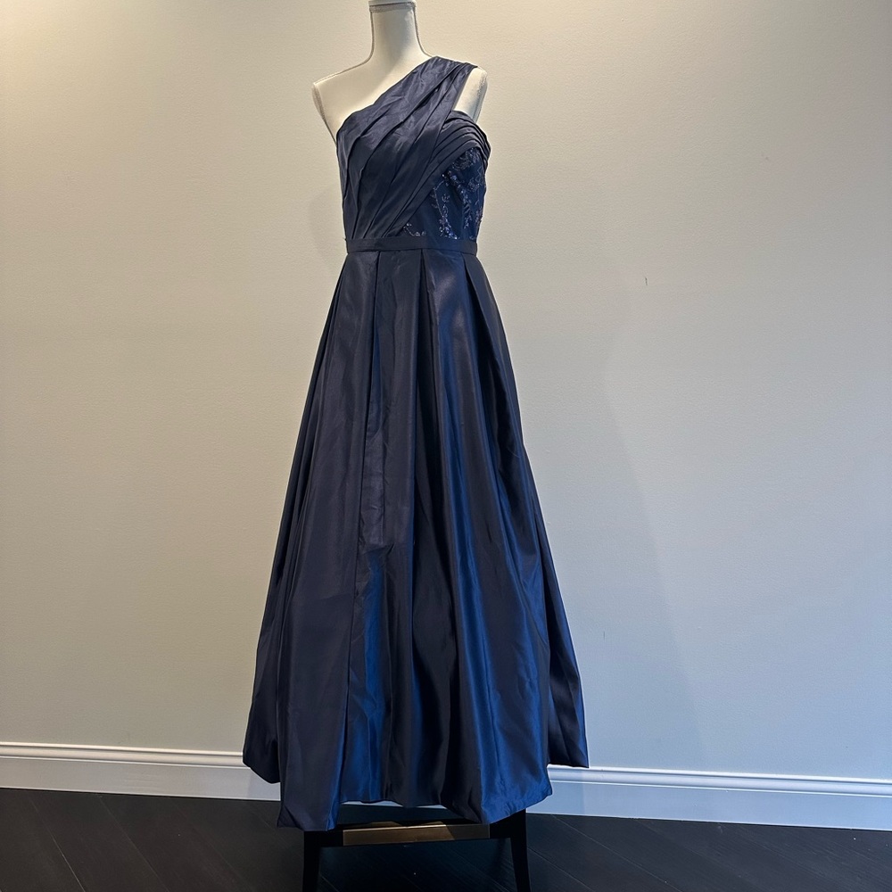 Elegant Navy One-Shoulder Evening Dress